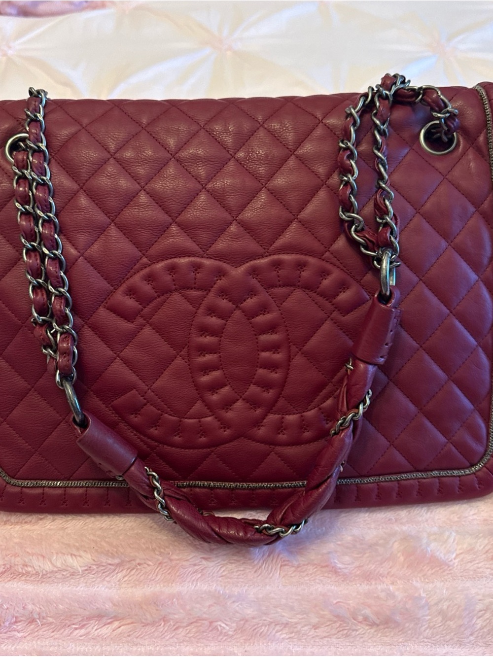 CHANEL Quilted Lambskin Shoulder Bag - Burgundy